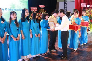 市銀行大學大學生助學金頒發儀式。（圖源：黎清）