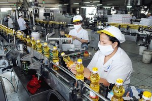 PET瓶裝食用油生產線。