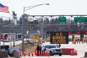 加拿大總理賈斯汀·特魯多18日宣佈，在兩國應對新冠疫情之際，美加邊境的限制措施將再延長30天。（圖源：AFP）