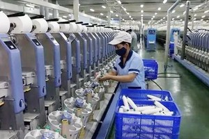 本市紗線企業在抗疫期間加強生產。（圖源：越通社）