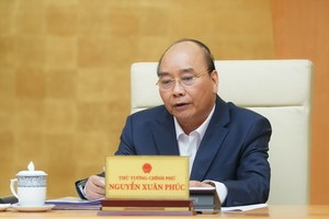 政府總理阮春福主持會議並發表講話。（圖源：光孝）