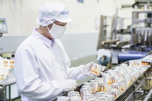 Vinamilk公司所屬統一奶品廠的出口煉奶生產線。