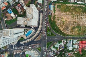 第七郡阮文靈街與阮友壽街的路口經常發生交通擁堵。