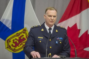 警官達倫·坎貝爾在新聞發佈會上公佈了槍擊案的更多細節。（圖源：互聯網）