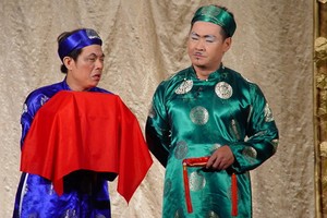 藝人忠民（左）與俊魁在Idecaf舞台上演《雍村》話劇。