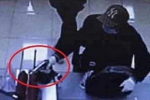 持槍打劫銀行的嫌犯已向汪秘市公安機關投案自首。（圖源：監控視頻截圖）