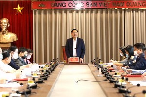 河內市委書記王廷惠（中）主持會議。（圖源：曰成）