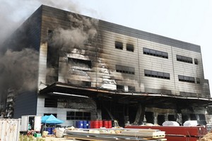 京畿道有物流倉庫大火。（圖源：互聯網）