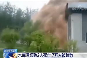 烏茲別克斯坦錫爾河州薩爾多巴水庫當地時間5月1日發生潰壩，附近約7萬人被疏散。（圖源：CCTV視頻截圖）