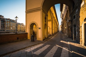 意大利疫情期間的碧提宮瓦薩利走廊空無一人。（圖源：互聯網）