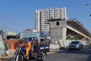 因場地清拆羈絆，曾隆橋工程一年來暫停施工。