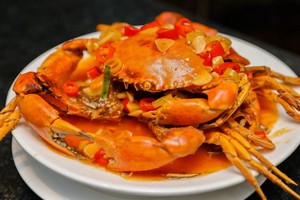 安東Café Central 自助餐廳備有逾80種越南及國際美食。