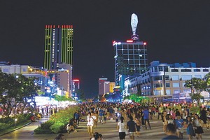 璀璨的阮惠步行街。