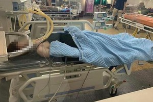 女家主裴萩莊獲送醫院救治，但最終還是不治身亡。（圖源：明賢）