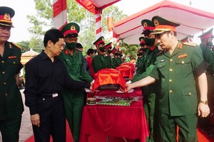 越南志願軍與專家烈士骸骨移葬儀式。（圖源：允和）