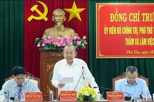 黨中央政治局委員、政府常務副總理張和平（中）在會上發表講話。（圖源：程計）