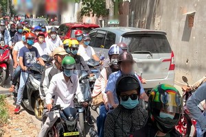 大量遊客湧至頭頓，導致若干通往遺跡區的街道非常擁擠。（圖源：TTO）