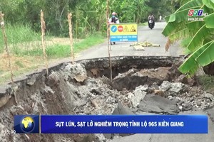 965號省路坍塌、破裂路段長逾50米、最深逾2米，全部路面破裂，導致各類車輛無法行駛。（圖源：視頻截圖）