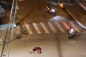 案發現場，一名男子被砍斷手臂倒地，隨後死亡。（圖源：PTH）