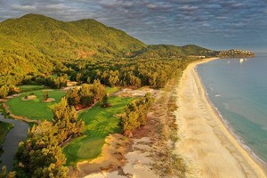 陵姑Laguna高爾夫球場靠山面海。（圖源：Laguna Golf）