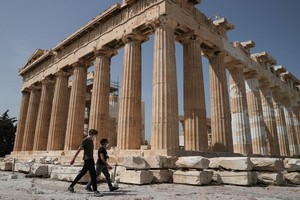 當地時間5月18日，希臘雅典，雅典衛城向公眾開放，吸引遊客參觀，當天希臘露天考古遺址和各類主題公園當天起恢復開放。（圖源：互聯網）