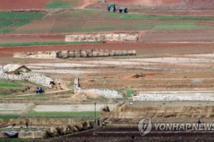 朝鮮開豐郡農田一片寂寥。（圖源：韓聯社）