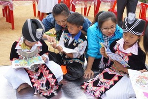 山區小朋友參加“愛心週日”組舉辦的書籍盛會。