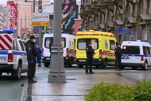 警方迅速趕到事發現場並在外警戒。（圖源：互聯網）