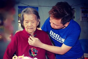 劉二女老大娘的外孫周銘洪於去年為她慶生。