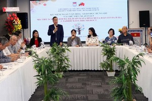 市各友好組織協會主席王德煌軍在儀式上致詞。（圖源：春區）