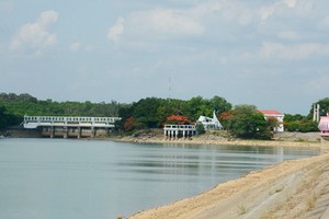 油汀湖心水位正快速下降。（圖源：德仲）