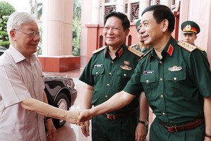 黨中央總書記、國家主席、中央軍委書記阮富仲出席並指導會議。（圖源：越通社）