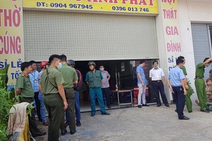 職能力量突檢邊和市新邊坊的一所自發性戒毒單位。（圖源：H. Xuân）