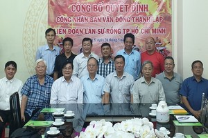 市舞龍獅聯團籌委會成員合影。