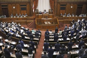 日本參院全體會議現場。（圖源：共同社）
