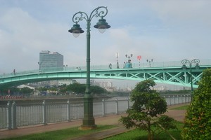 古式的鐵橋已是人們喜愛的「打卡」 熱點。