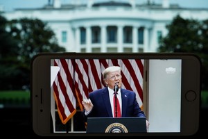 美總統特朗普在白宮記者會上講話。（圖源：新華社）