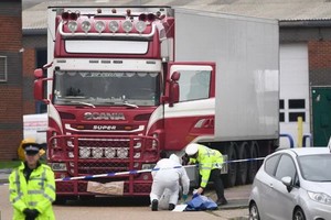 英國貨車慘案現場圖。（圖源：互聯網）