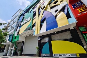 圖為設在富潤郡潘赤龍街的Nnice連鎖卡拉OK分店至昨(1)日還是關門暫停營業。（圖源：蘭英）