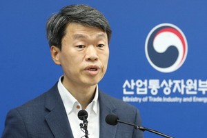  6月2日下午，在韓國中央政府世宗辦公樓，產業通商資源部貿易投資室長羅承植就日本限貿問題表態。（圖源：韓聯社）