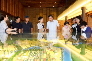 富美興公司推介在疫情後即將發售的首個住房項目，吸引逾百客戶關注。