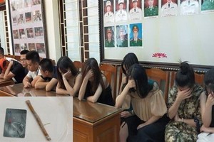 聚集吸毒被扣留的14名男女青年。（圖源：鄭維興）