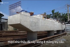 芽皮縣的隆景橋項目施工進度緩慢。（圖源：VNE視頻截圖）