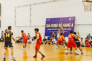 市甲級籃球賽男子組比賽一瞥。