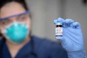 英國牛津大學主管新冠病毒疫苗測試的貝爾(John Bell)教授表示，牛津研製的疫苗最早將於今年9月底上市，並有望於聖誕節期間在英國全面推出。（示意圖源：互聯網）