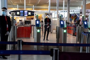 法國政府宣布，15日起解除對歐盟與申根區國家的邊境管制。圖為法國巴黎戴高樂機場。（圖源：AFP）