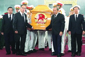 張和平副總理、市委書記阮善仁出席送別儀式。（圖源：VOV）