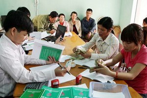 貧困戶向社會政策銀行貸款做小本生意。（示意圖源：雲慶）