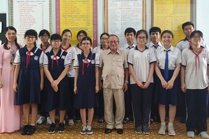 文朗學校主席祝賀13名考取市級優秀生。