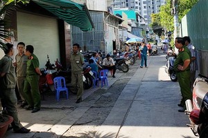 新富郡公安機關與各相關單位配合勘查現場以調查火警原因。（圖源：愛仁）